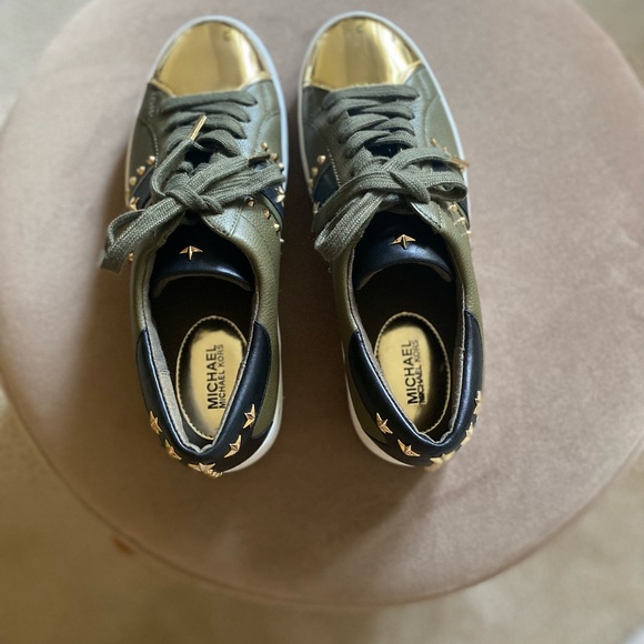 Michael Kors leather sneakers 💚💚 - Picture 5 of 6